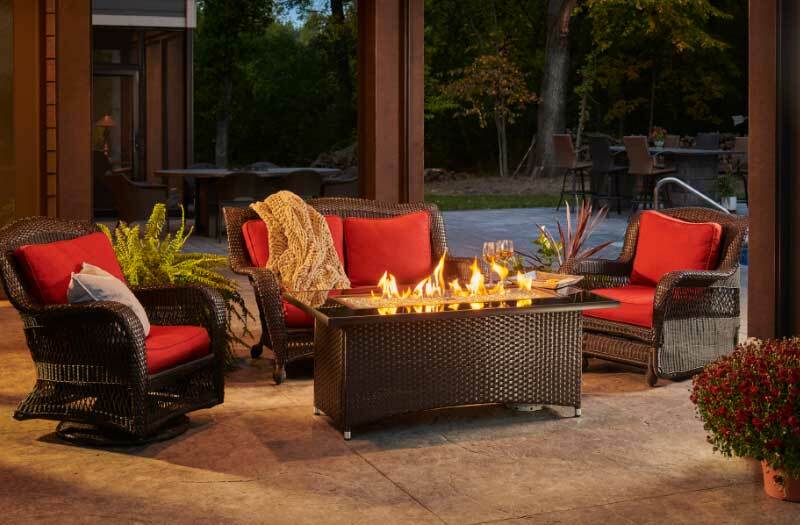 Rectangle outdoor fireplace with tabletop.